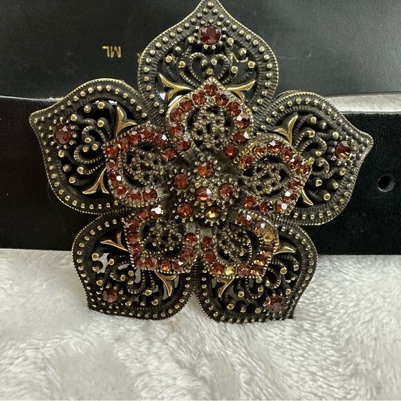 Women's M/L Black Leather Belt Bronze Metal Studded Floral Star Buckle Western - Picture 2 of 6